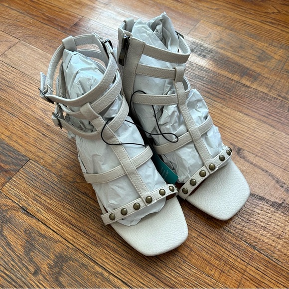 NWT Maurices Neutral Bone Color Faux Leather Strappy Gladiator Sandal Heels - 7. - Picture 2 of 10